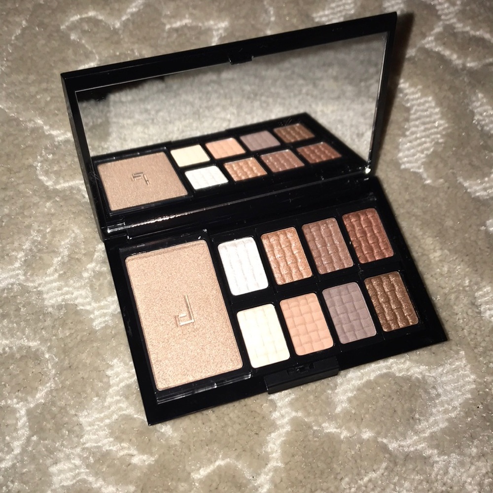 Douccc Eyeshadow Pallet